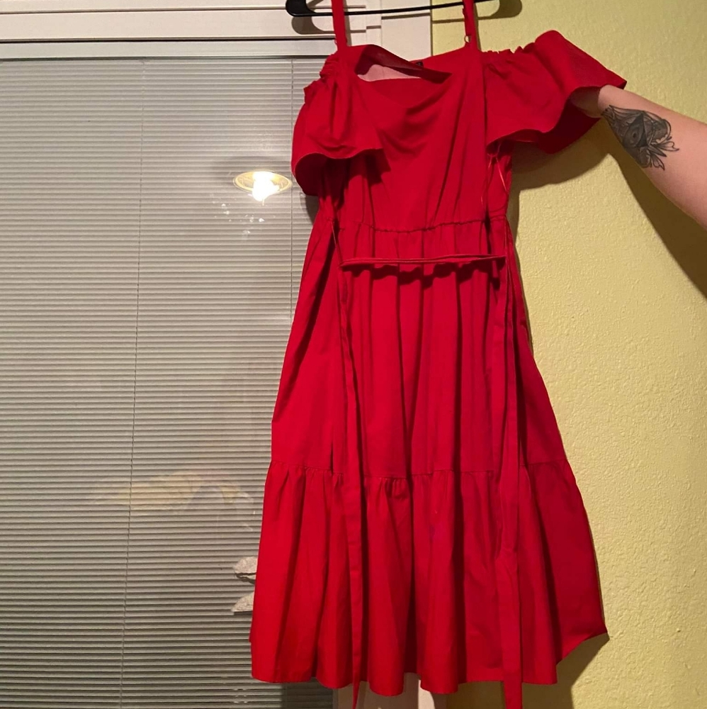 Beautiful Off the Shoulder Dress - Picture 2 of 3